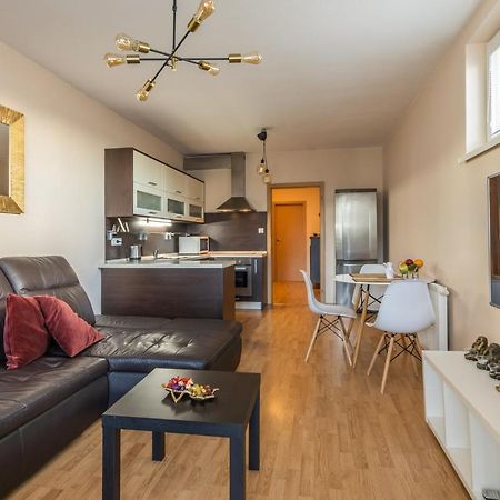 Apartman V Aleji Bratislava Buitenkant foto