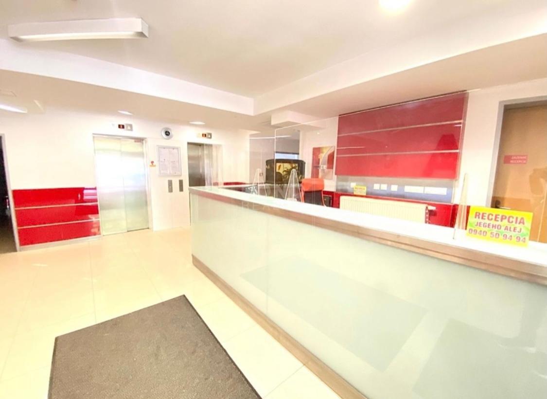 Apartman V Aleji Bratislava Buitenkant foto