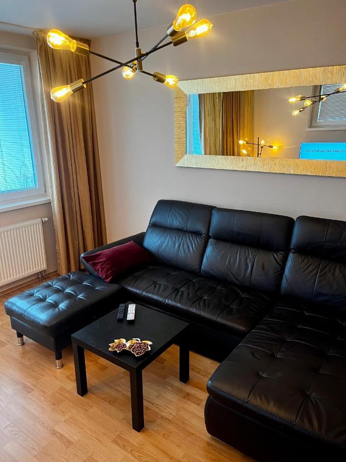 Apartman V Aleji Bratislava Buitenkant foto