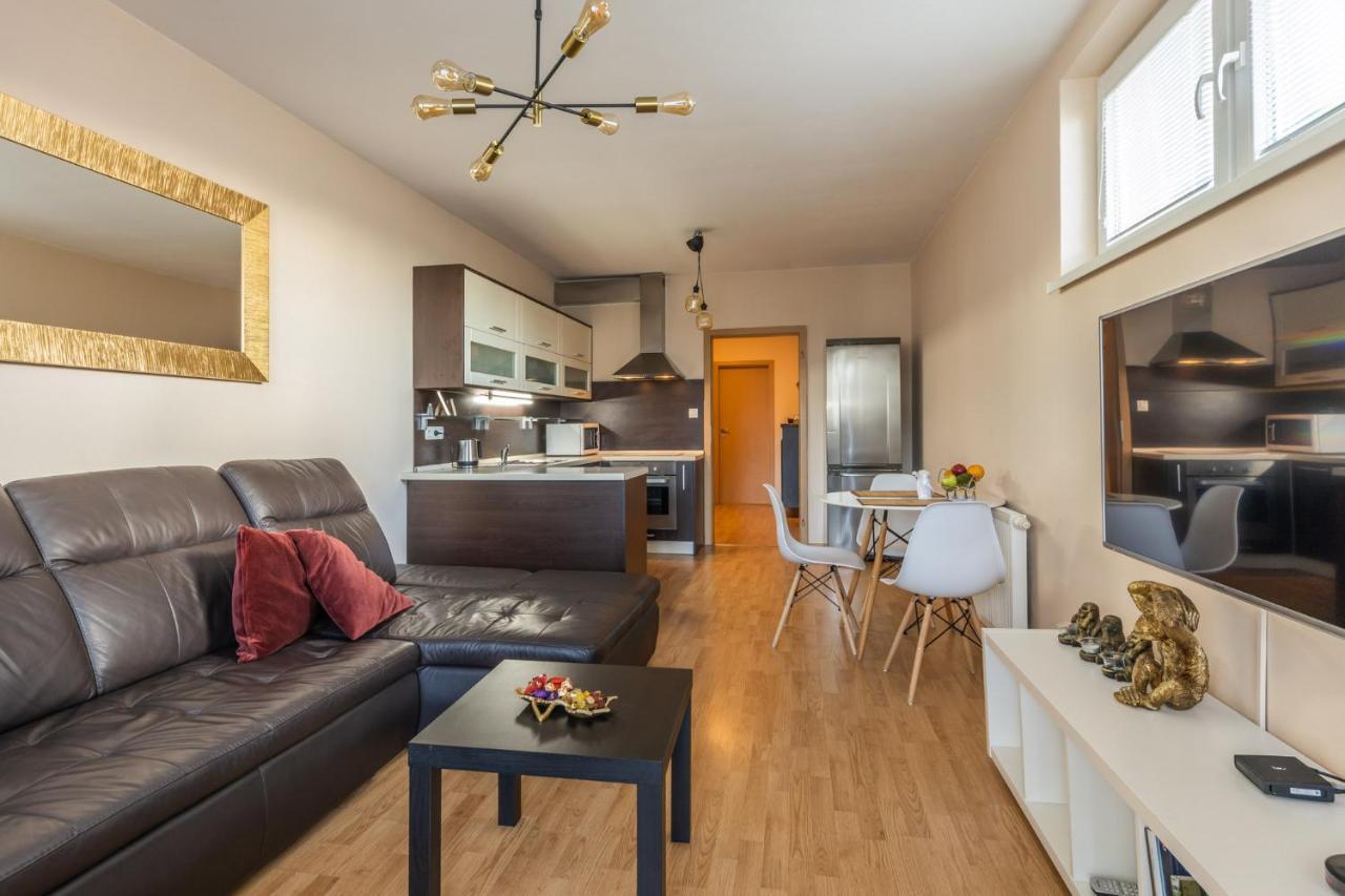 Apartman V Aleji Bratislava Buitenkant foto