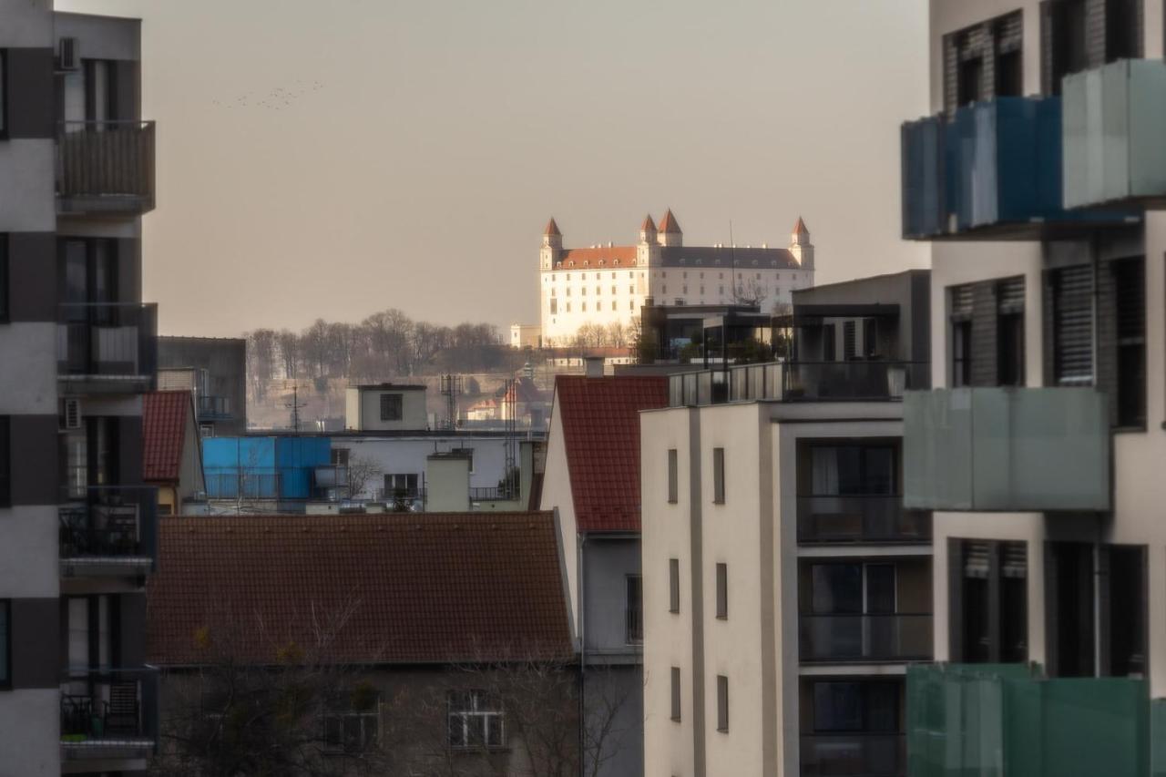 Apartman V Aleji Bratislava Buitenkant foto