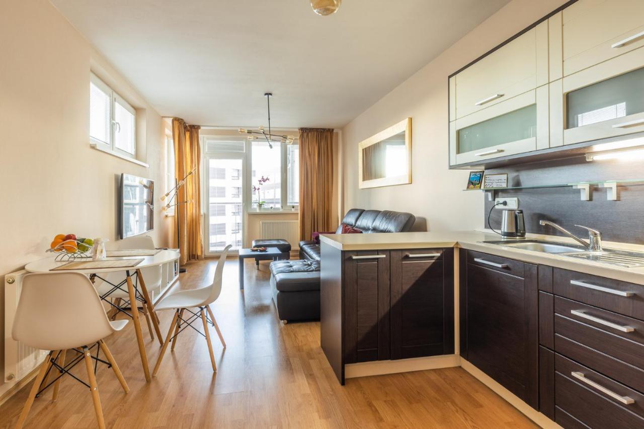 Apartman V Aleji Bratislava Buitenkant foto
