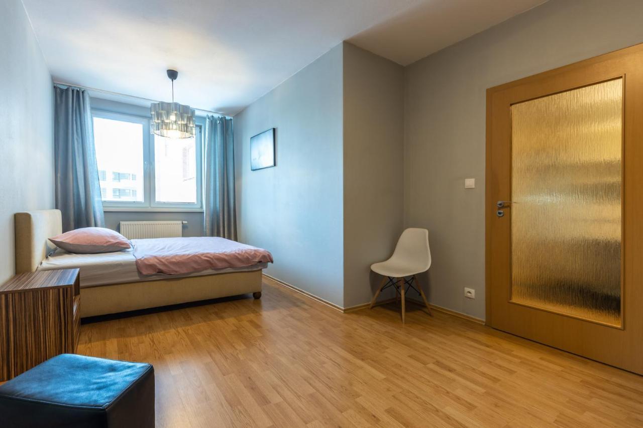 Apartman V Aleji Bratislava Buitenkant foto