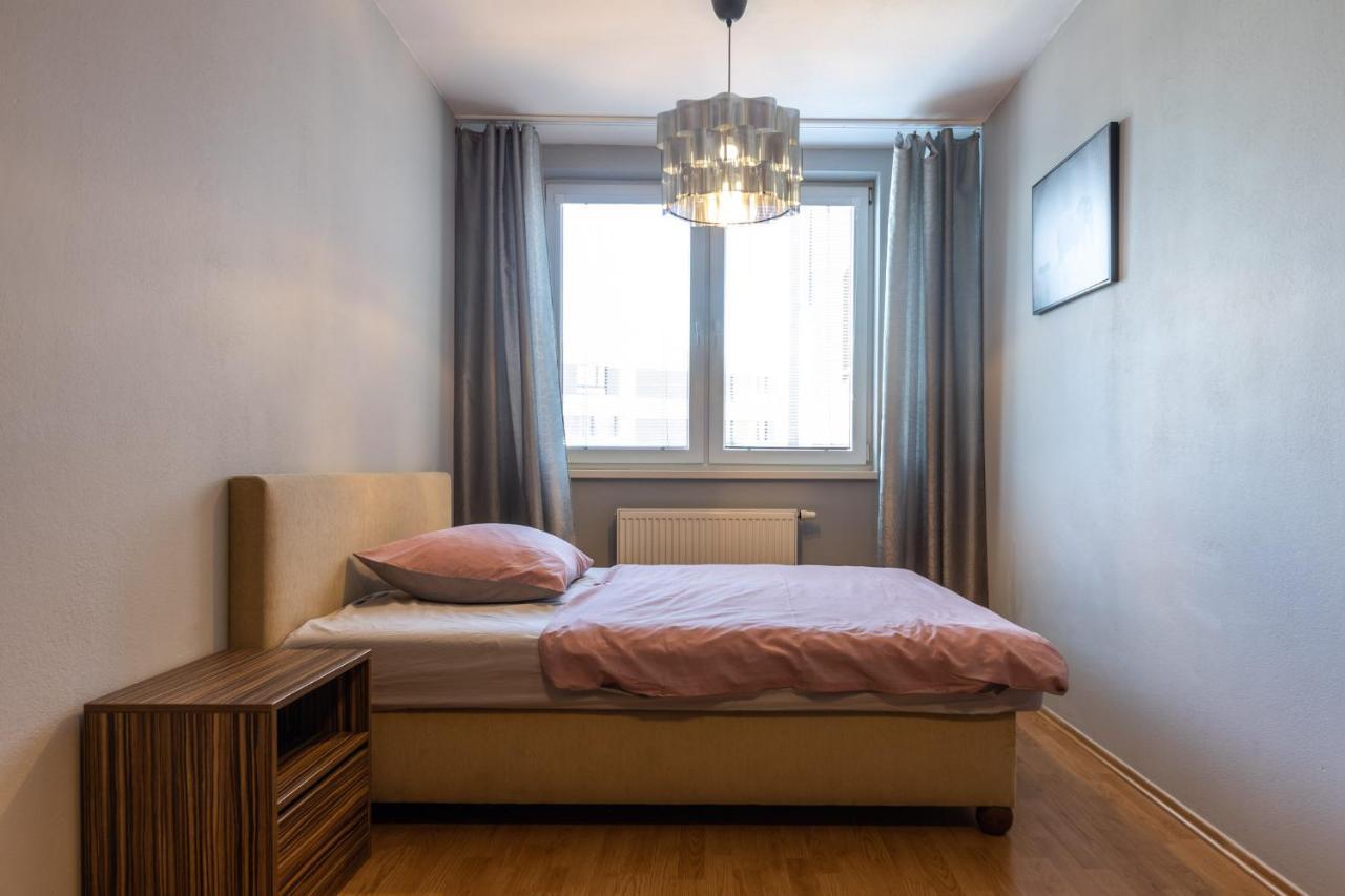 Apartman V Aleji Bratislava Buitenkant foto